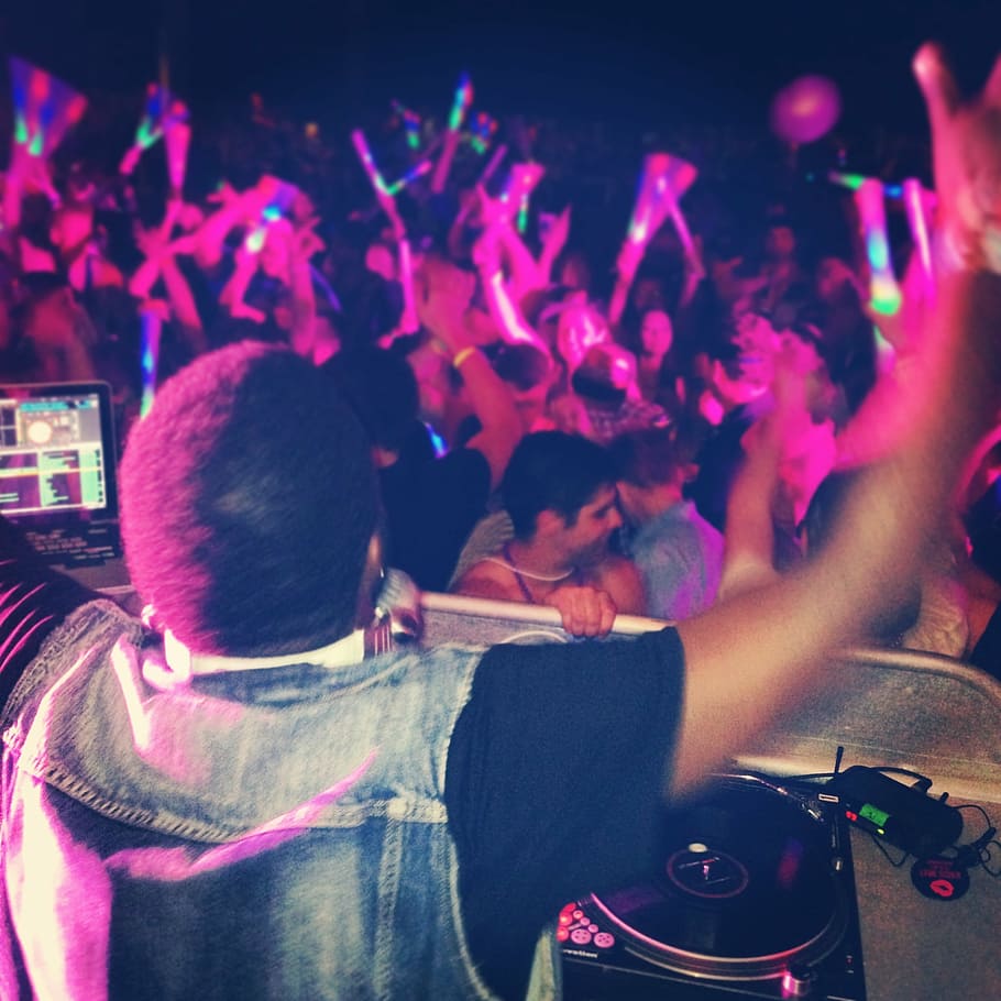 man, raising, hand, front, crowd, dj, music, party, entertainment, nightclub